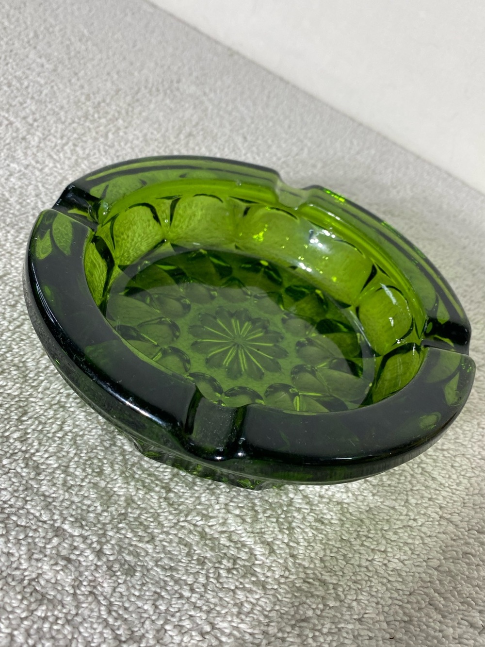 Vintage Anchor Hocking Avocado Green Glass Round Fairfield Starburst Ashtray